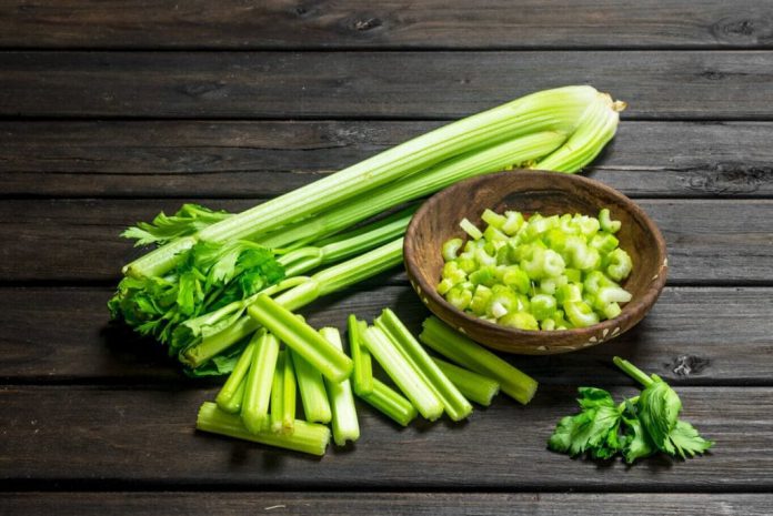 celery-stalk-sticks-and-leaves-1024x684