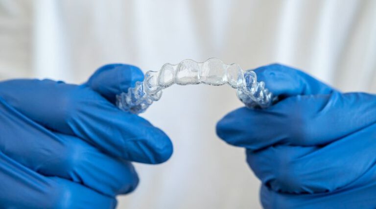 How to Maintain Oral Hygiene While Using Invisalign Aligners | Mind Setters